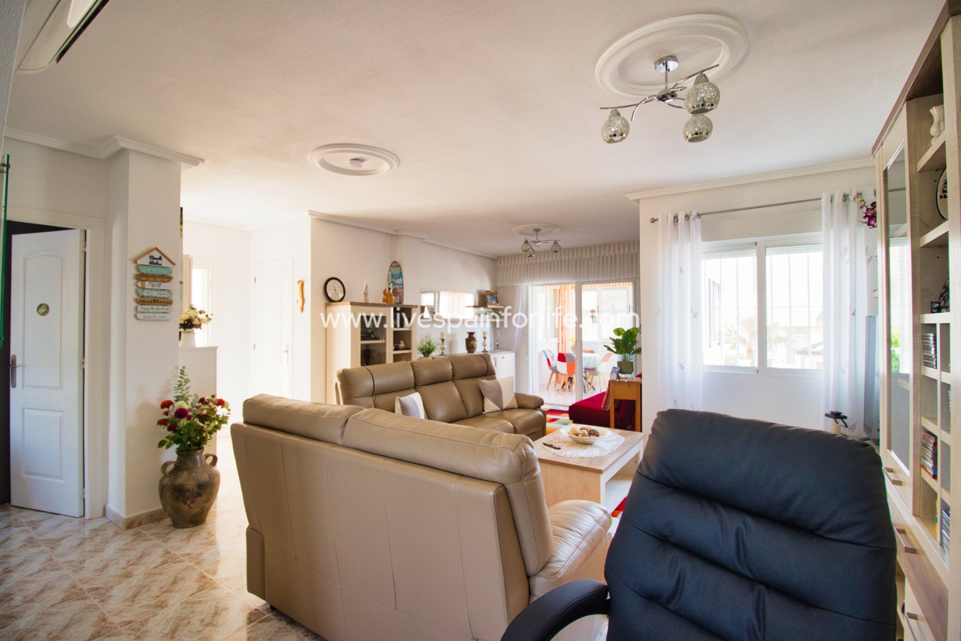 Resale - Villa (detached) -
Ciudad Quesada