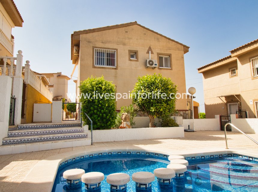 Resale - Villa (detached) -
Ciudad Quesada