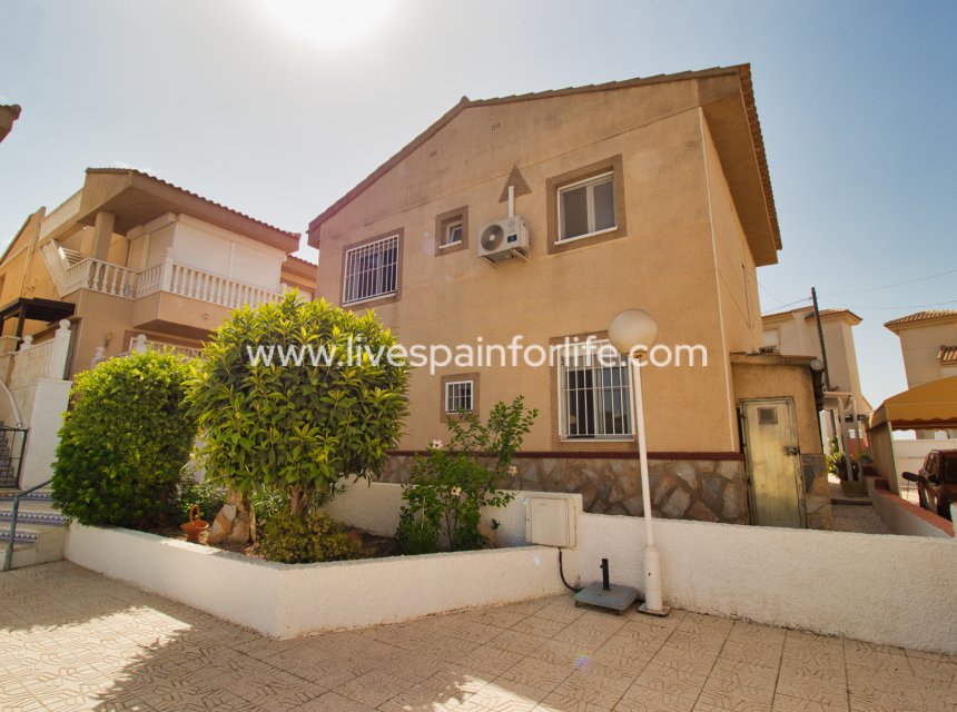 Resale - Villa (detached) -
Ciudad Quesada