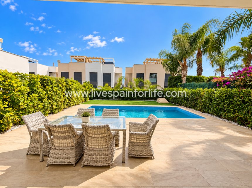 Resale - Villa (detached) -
Ciudad Quesada