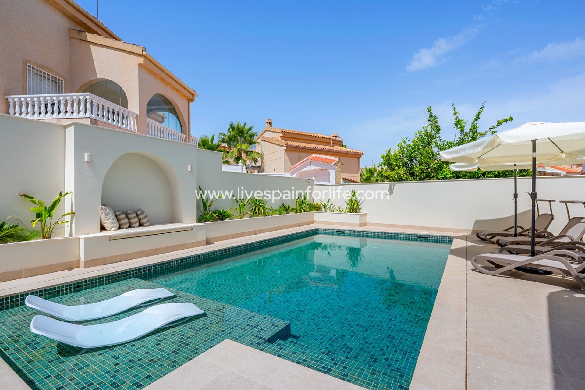 Resale - Villa (detached) -
Ciudad Quesada