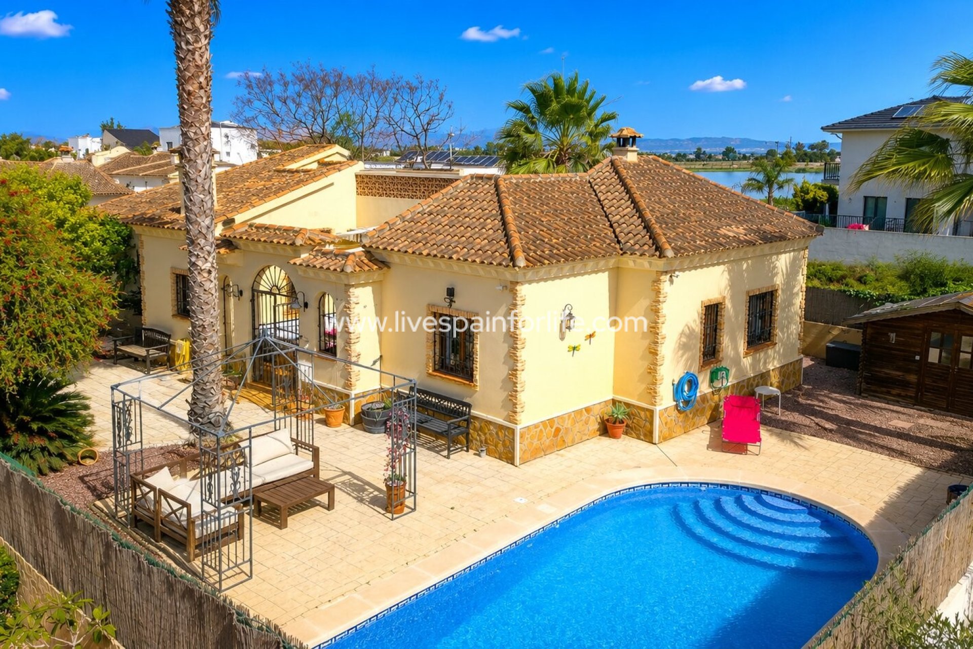 Resale - Villa (detached) -
Formentera Del Segura - Fincas de La Vega