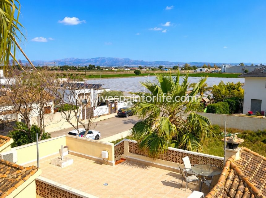 Resale - Villa (detached) -
Formentera Del Segura - Fincas de La Vega