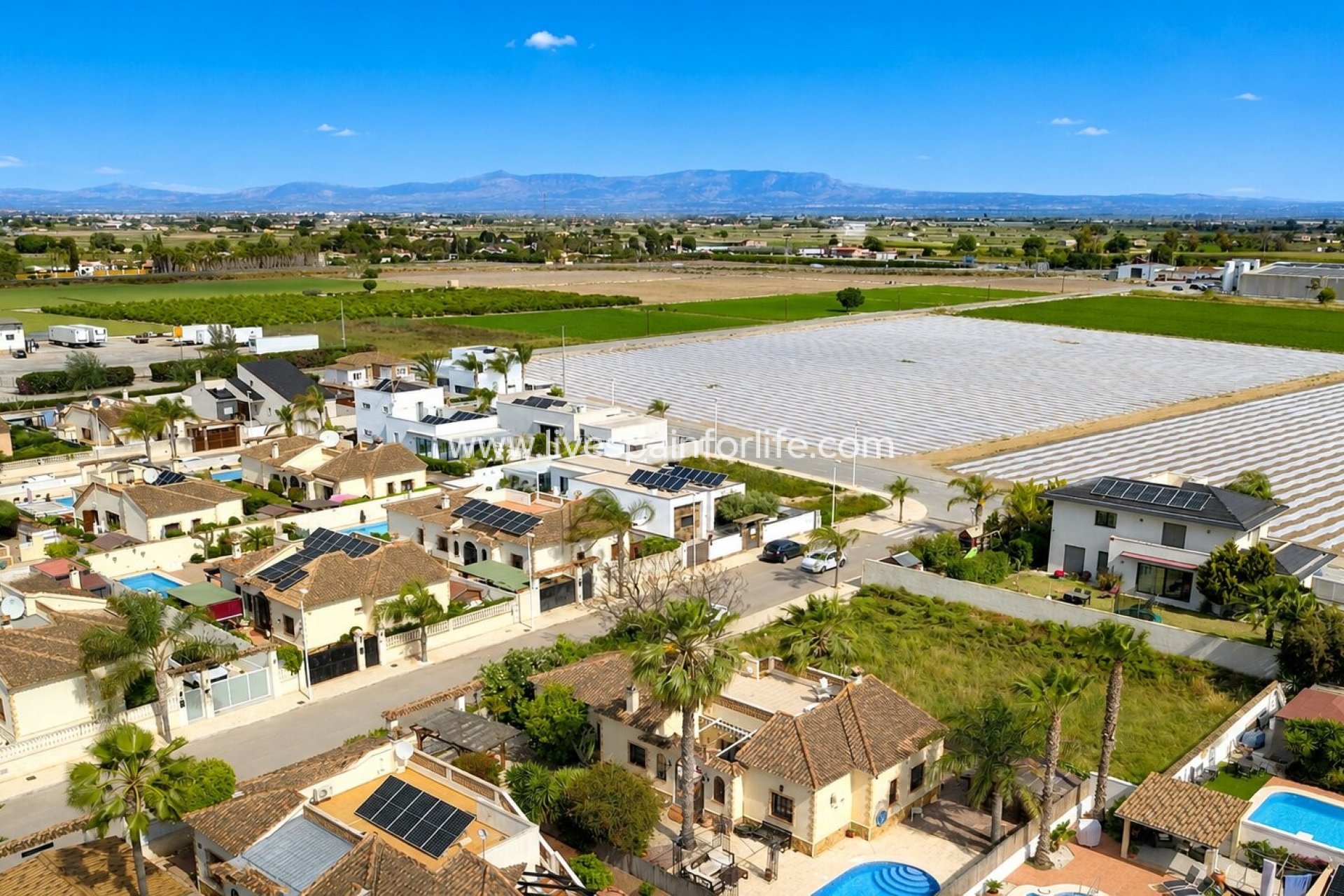 Resale - Villa (detached) -
Formentera Del Segura - Fincas de La Vega