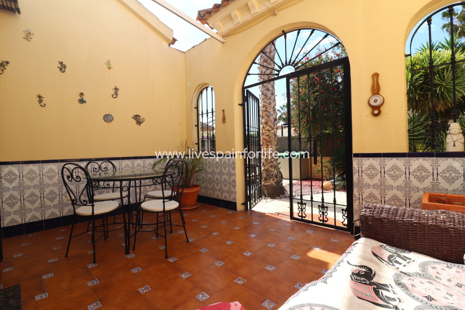 Resale - Villa (detached) -
Formentera Del Segura - Fincas de La Vega
