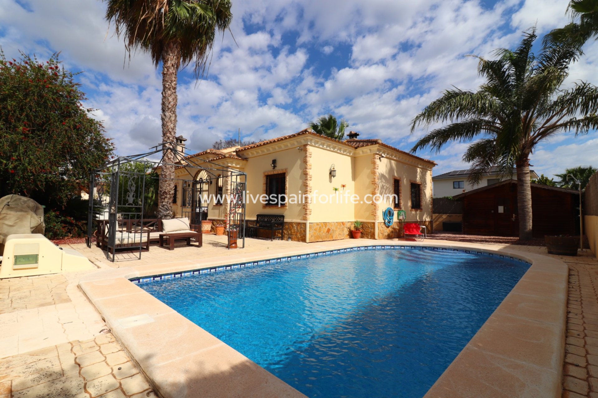 Resale - Villa (detached) -
Formentera Del Segura - Fincas de La Vega