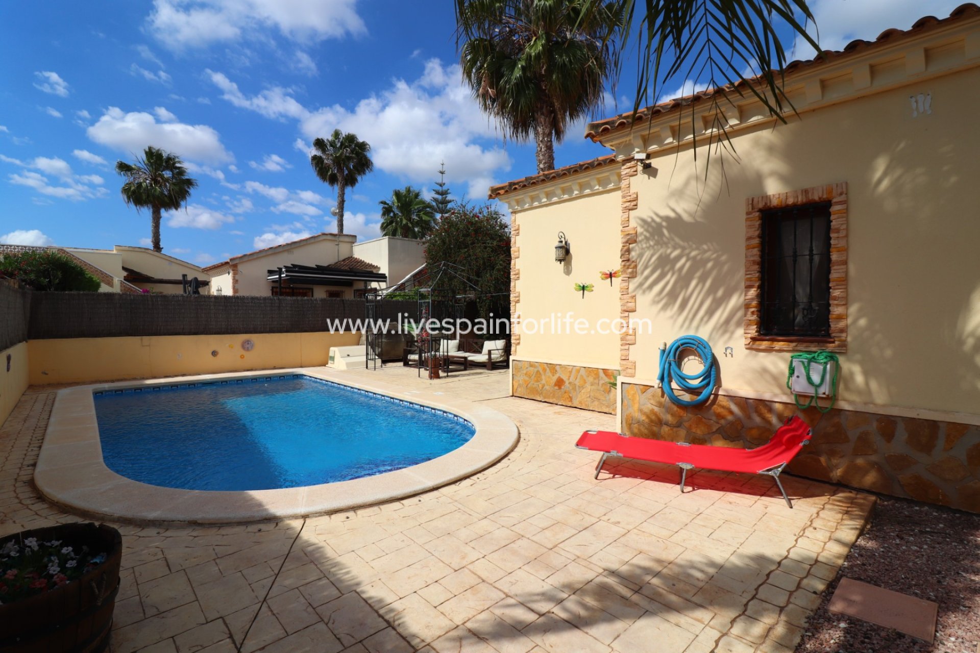 Resale - Villa (detached) -
Formentera Del Segura - Fincas de La Vega