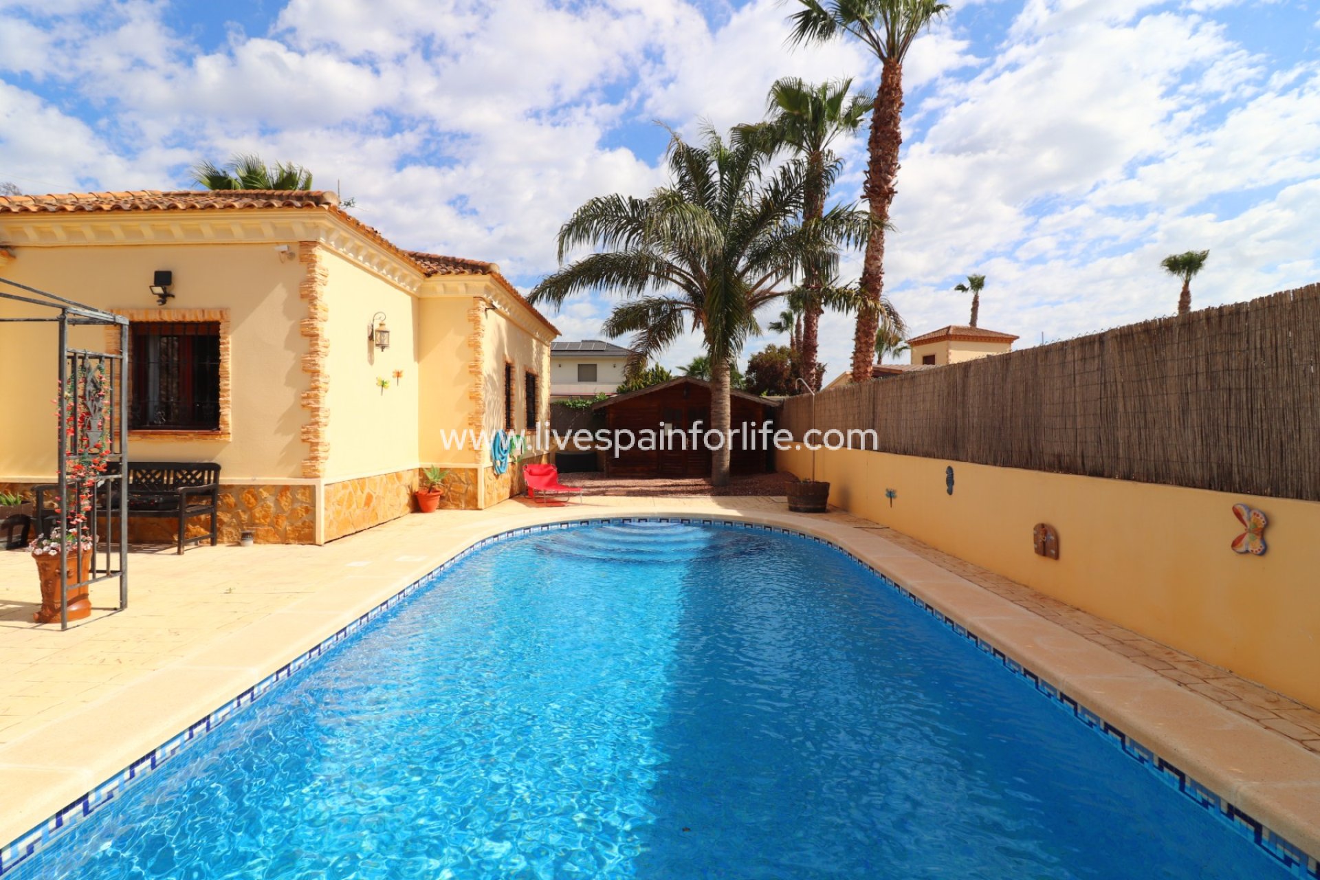 Resale - Villa (detached) -
Formentera Del Segura - Fincas de La Vega