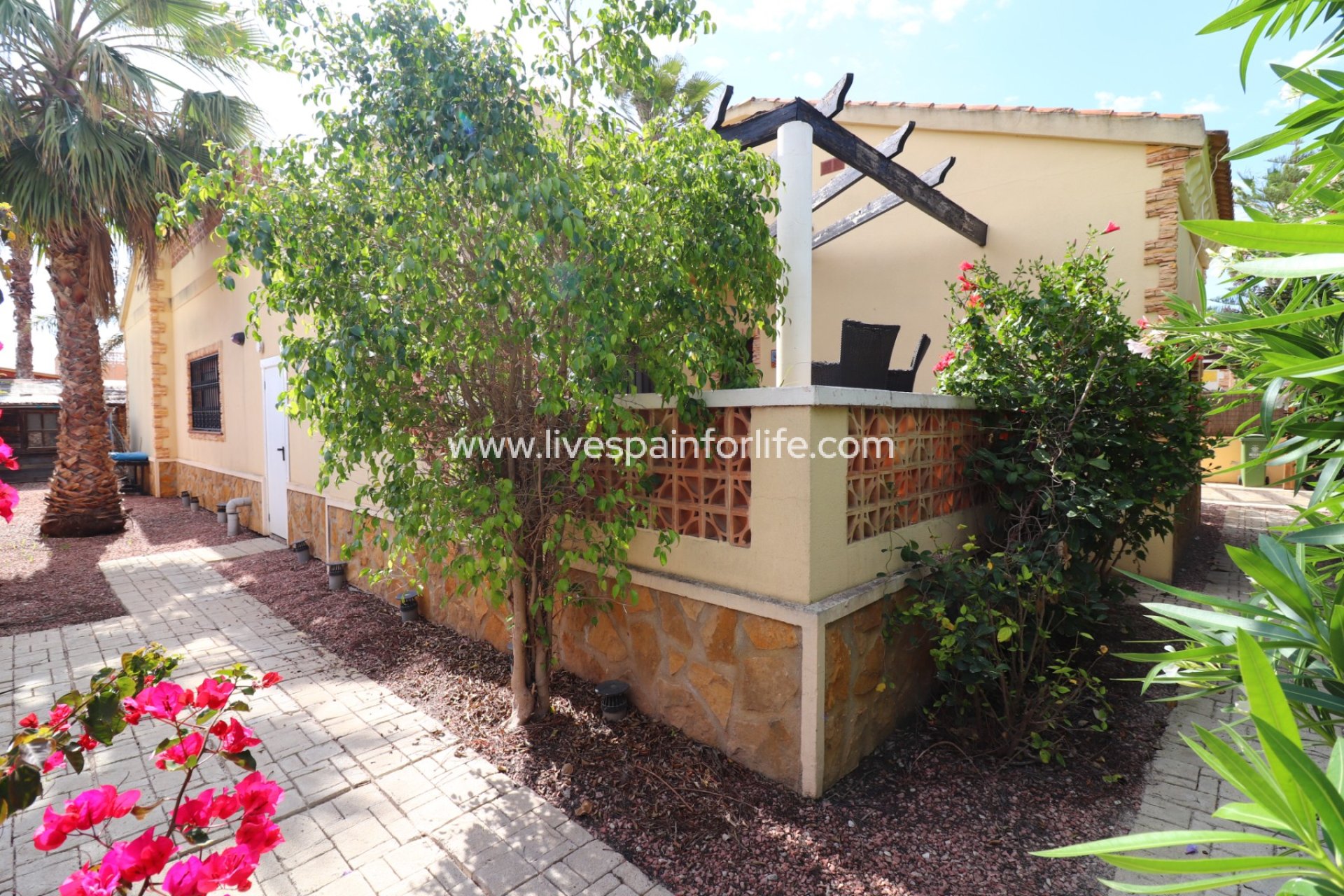 Resale - Villa (detached) -
Formentera Del Segura - Fincas de La Vega
