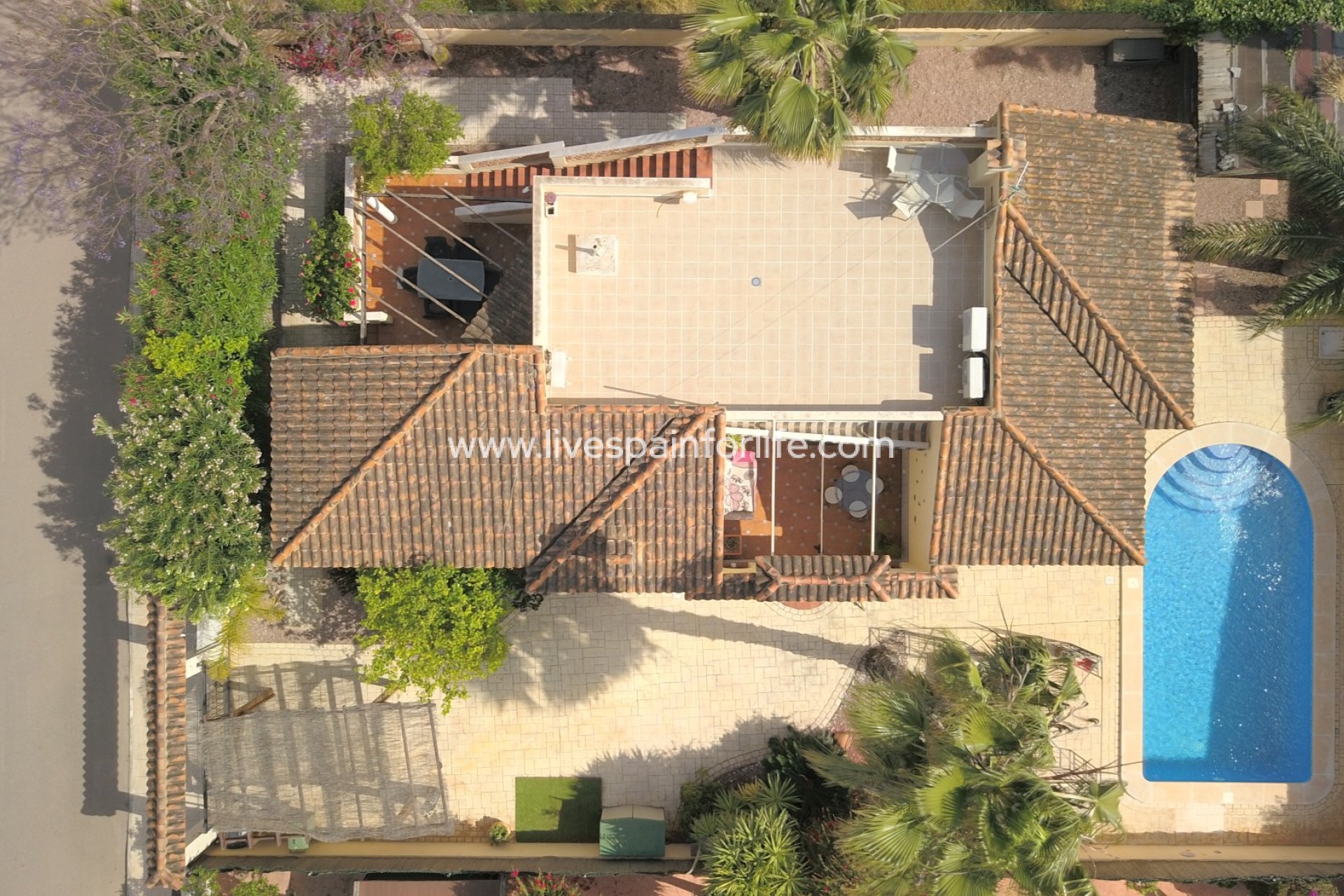 Resale - Villa (detached) -
Formentera Del Segura - Fincas de La Vega