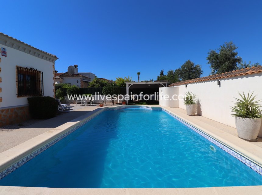Resale - Villa (detached) -
Formentera Del Segura - Fincas de La Vega