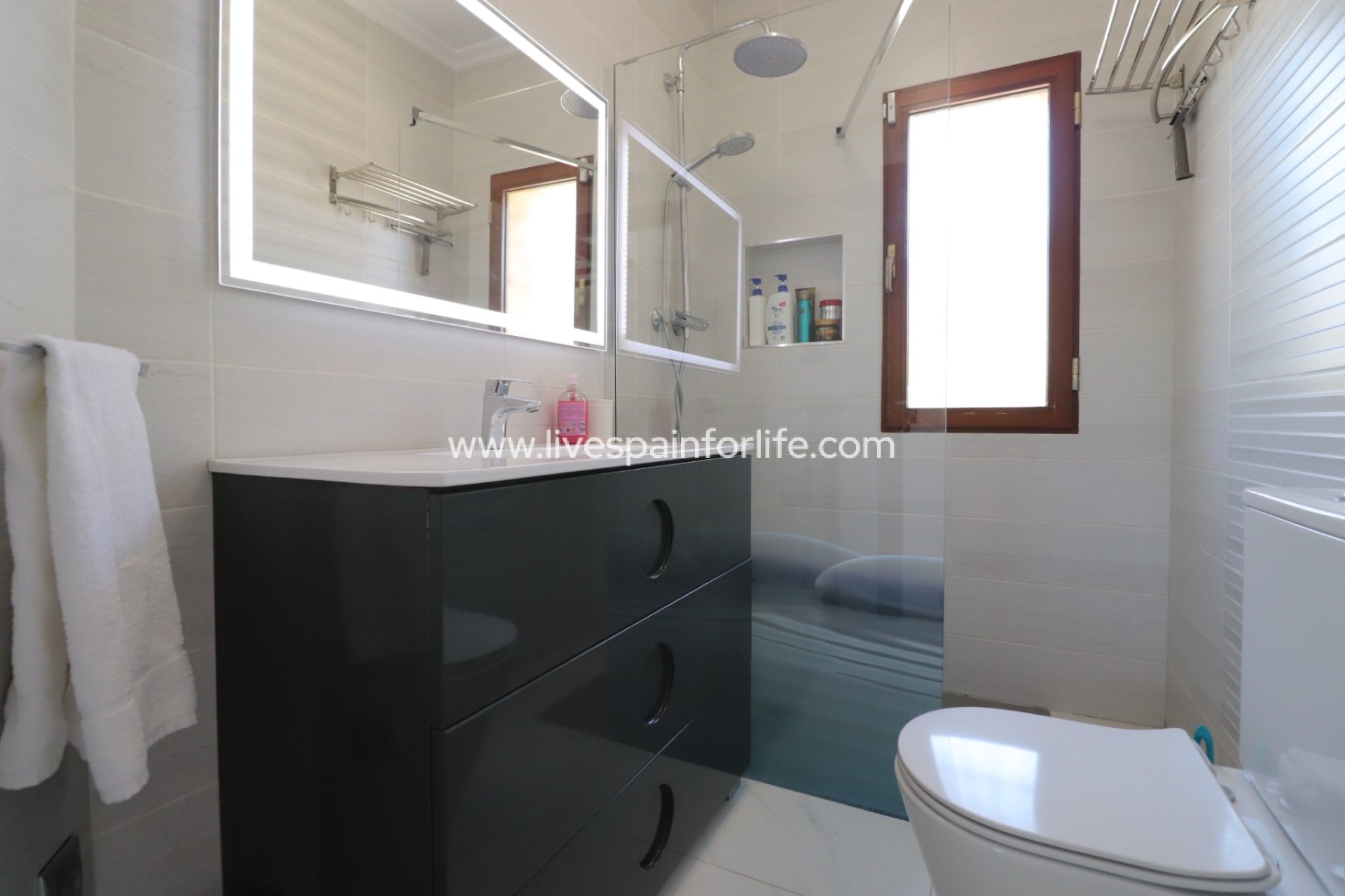 Resale - Villa (detached) -
Formentera Del Segura - Fincas de La Vega