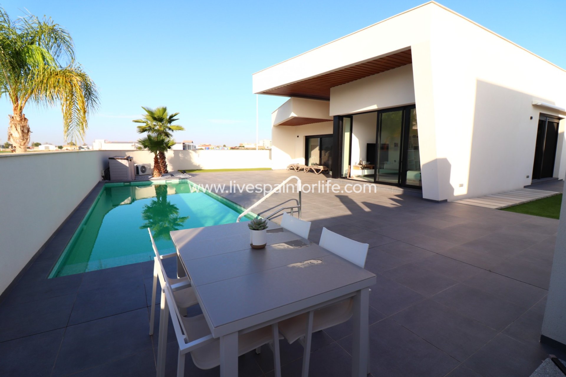 Resale - Villa (detached) -
Formentera Del Segura - Fincas de La Vega