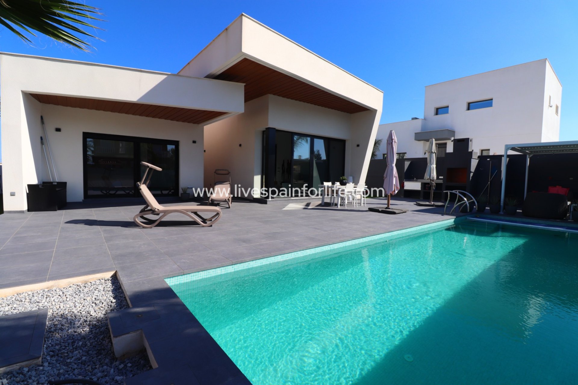Resale - Villa (detached) -
Formentera Del Segura - Fincas de La Vega