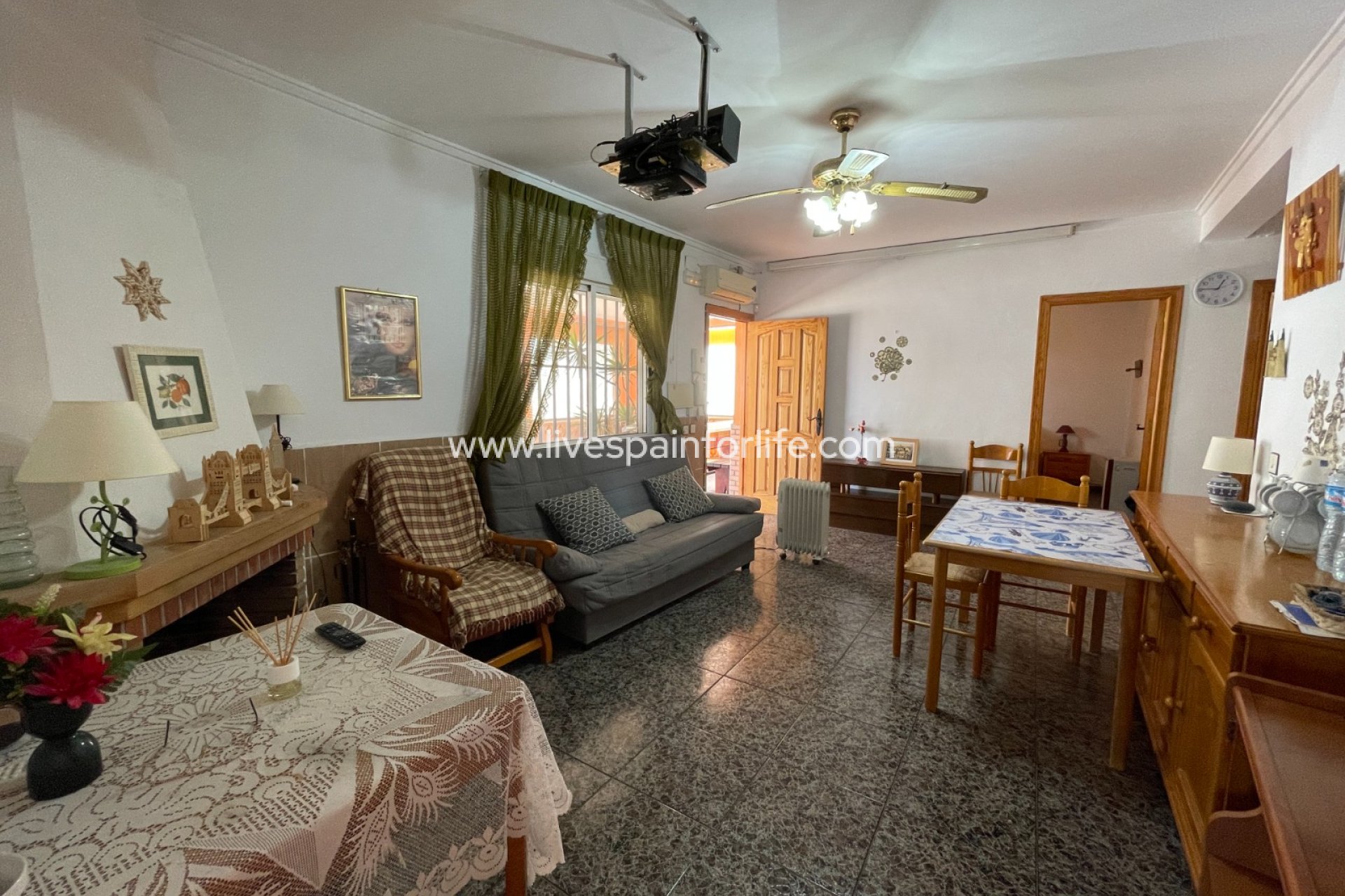 Resale - Villa (detached) -
Guardamar del Segura - Valencian Community
