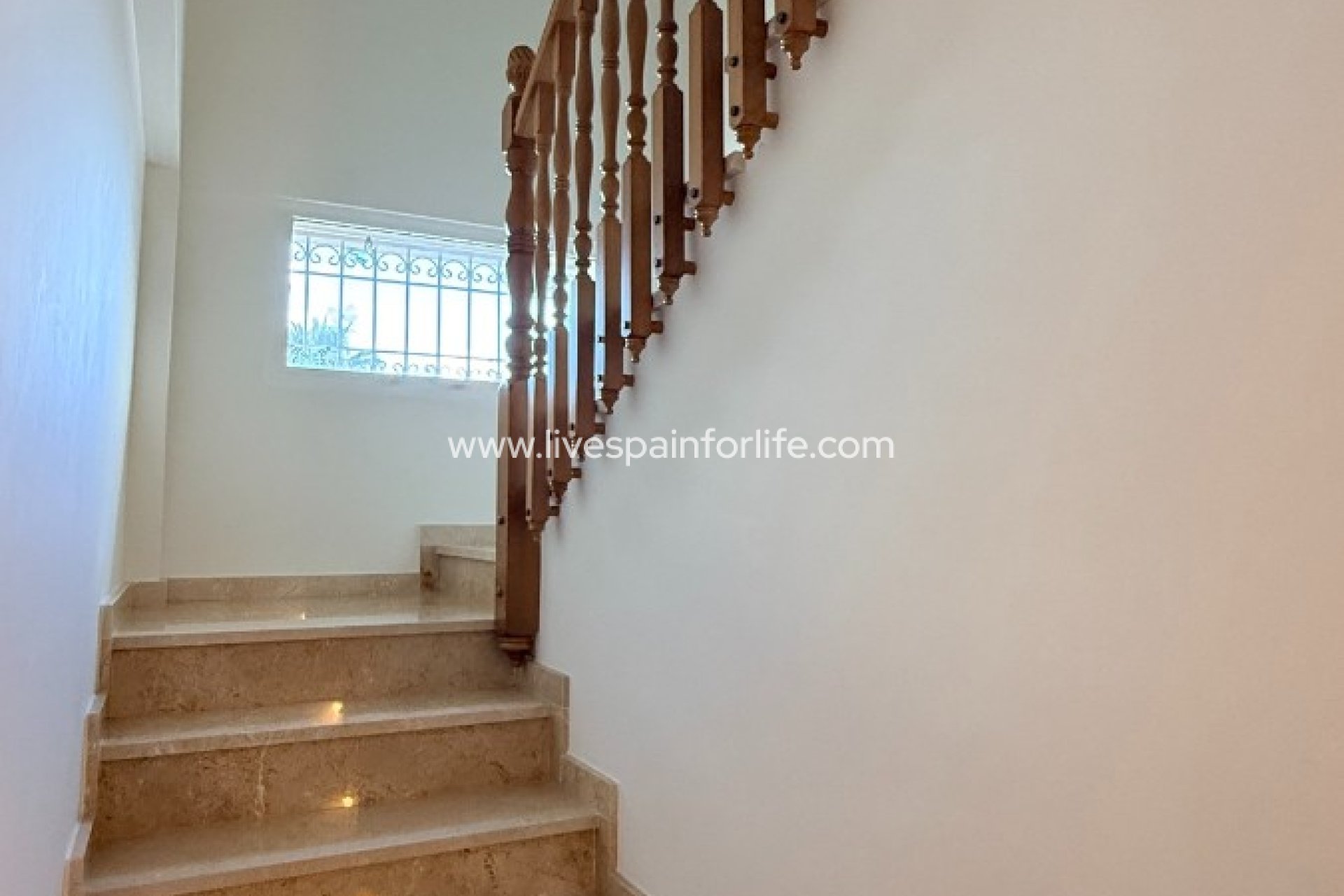 Resale - Villa (detached) -
Hondon De Las Nieves