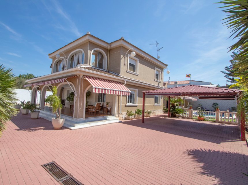 Resale - Villa (detached) -
La Marina