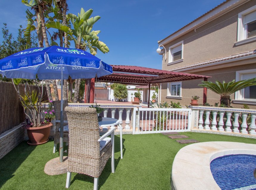 Resale - Villa (detached) -
La Marina