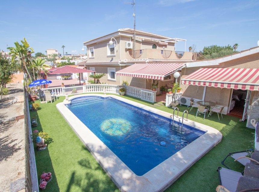 Resale - Villa (detached) -
La Marina