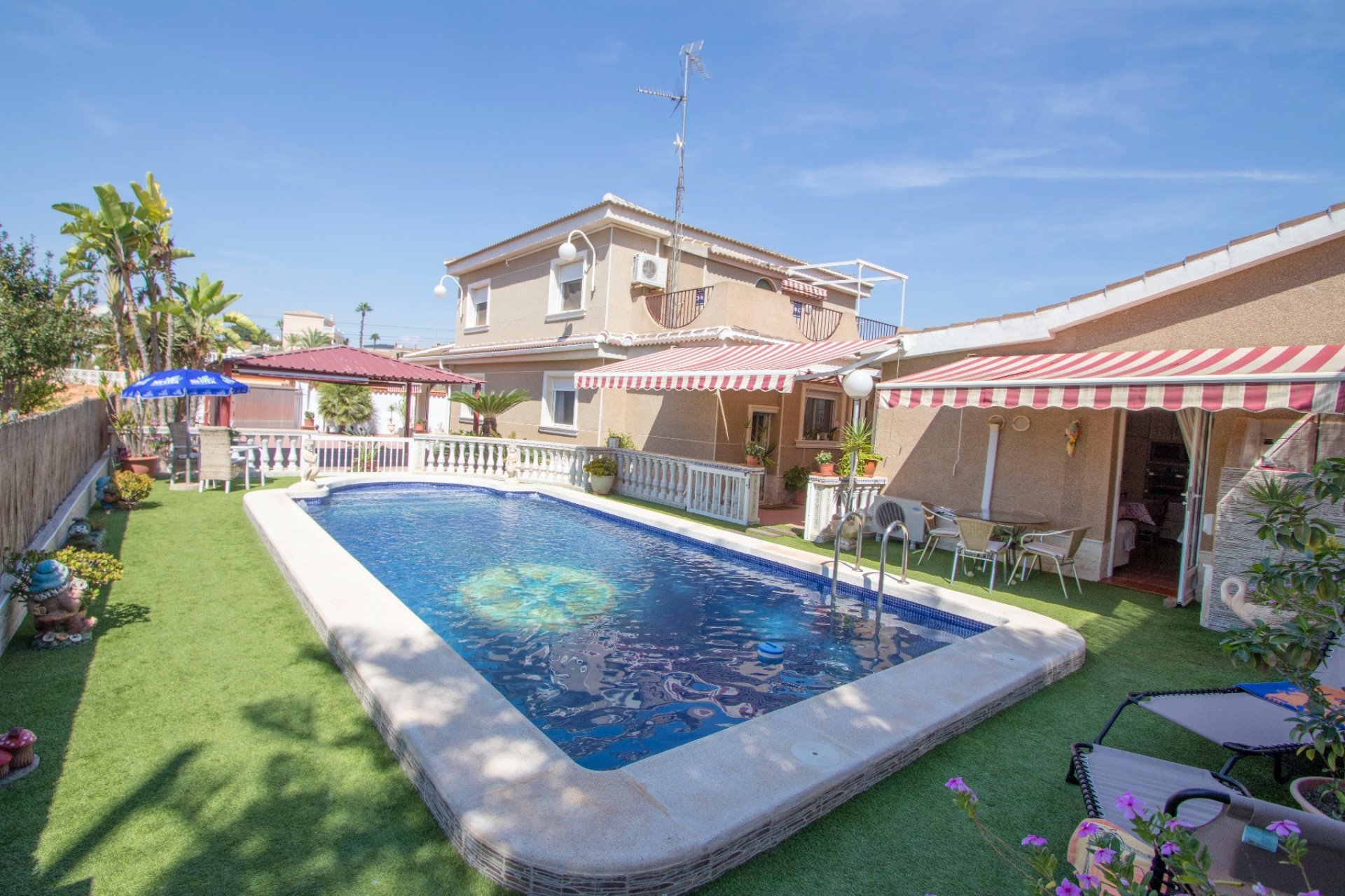 Resale - Villa (detached) -
La Marina