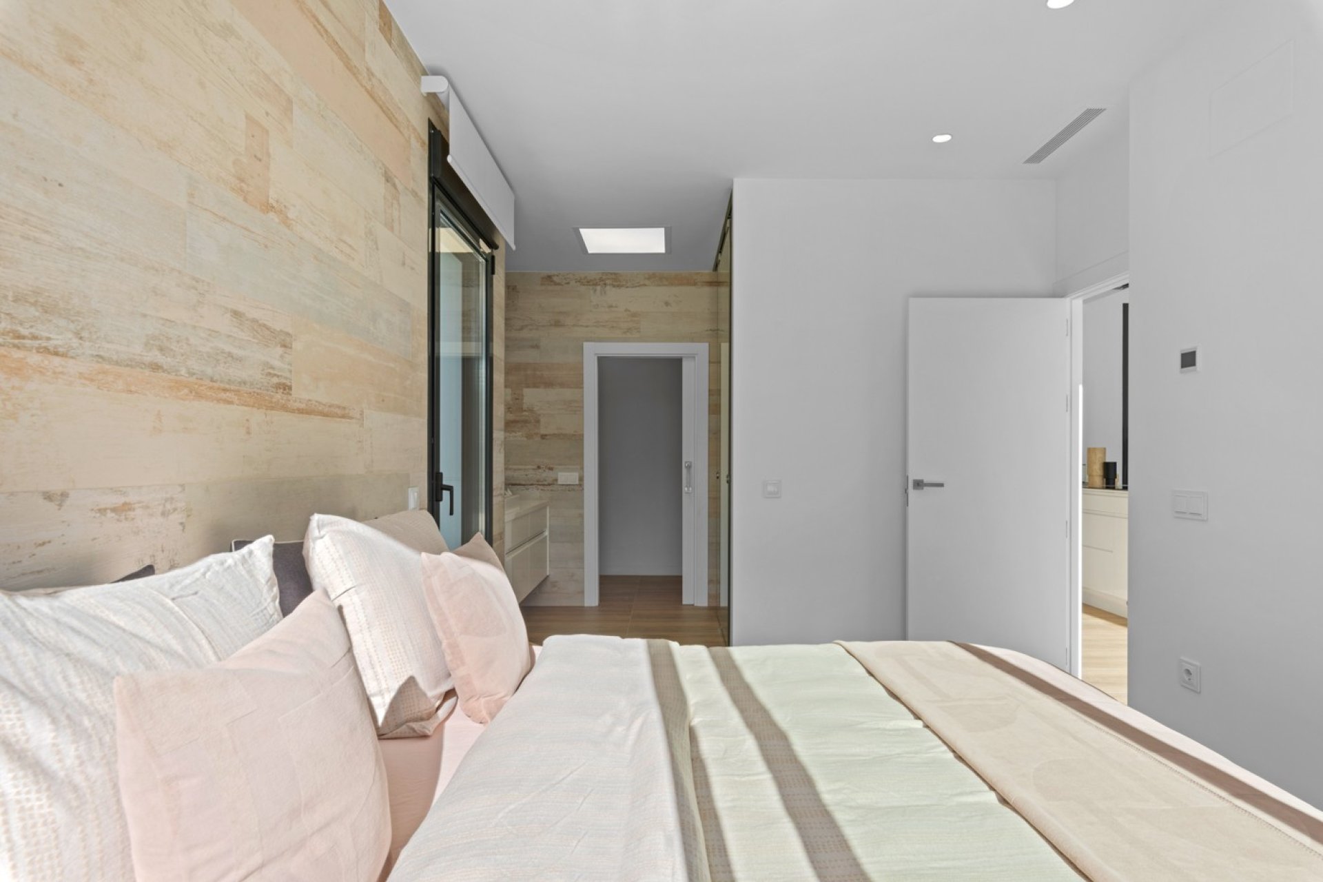 Resale - Villa (detached) -
Las Colinas Golf Resort - Las Colinas Golf