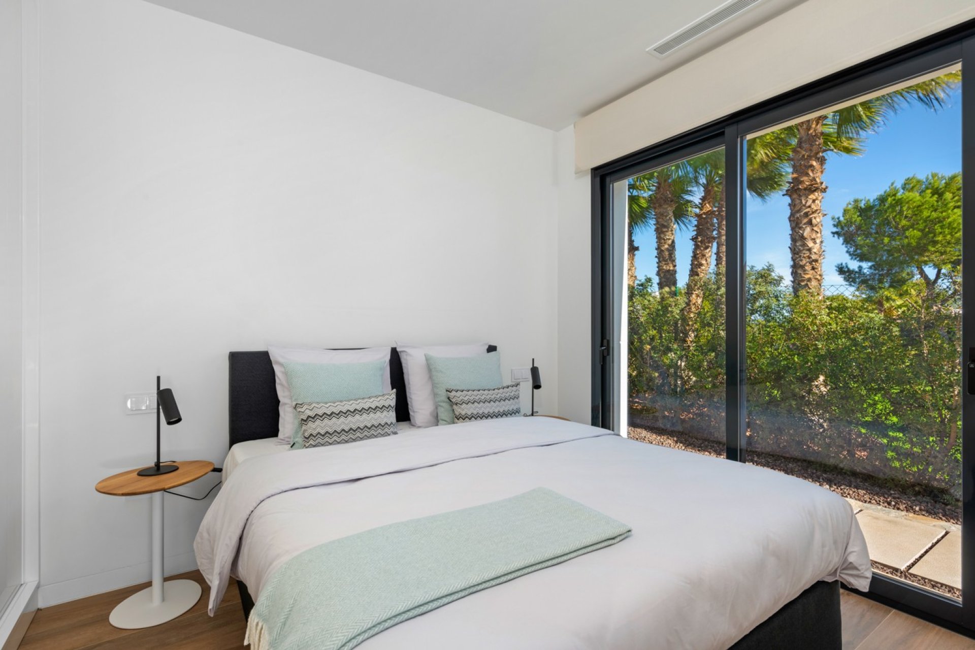 Resale - Villa (detached) -
Las Colinas Golf Resort - Las Colinas Golf