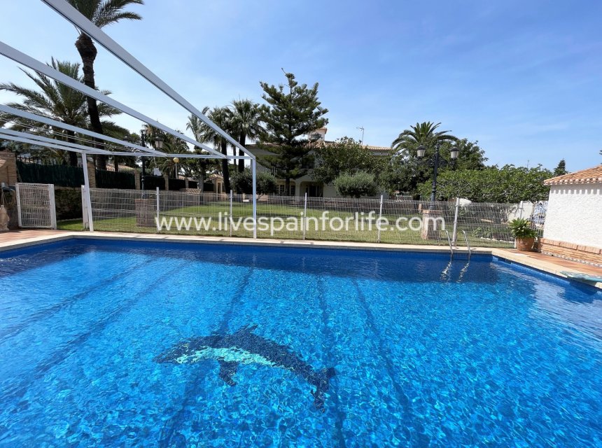 Resale - Villa (detached) -
Orihuela Costa - Cabo Roig