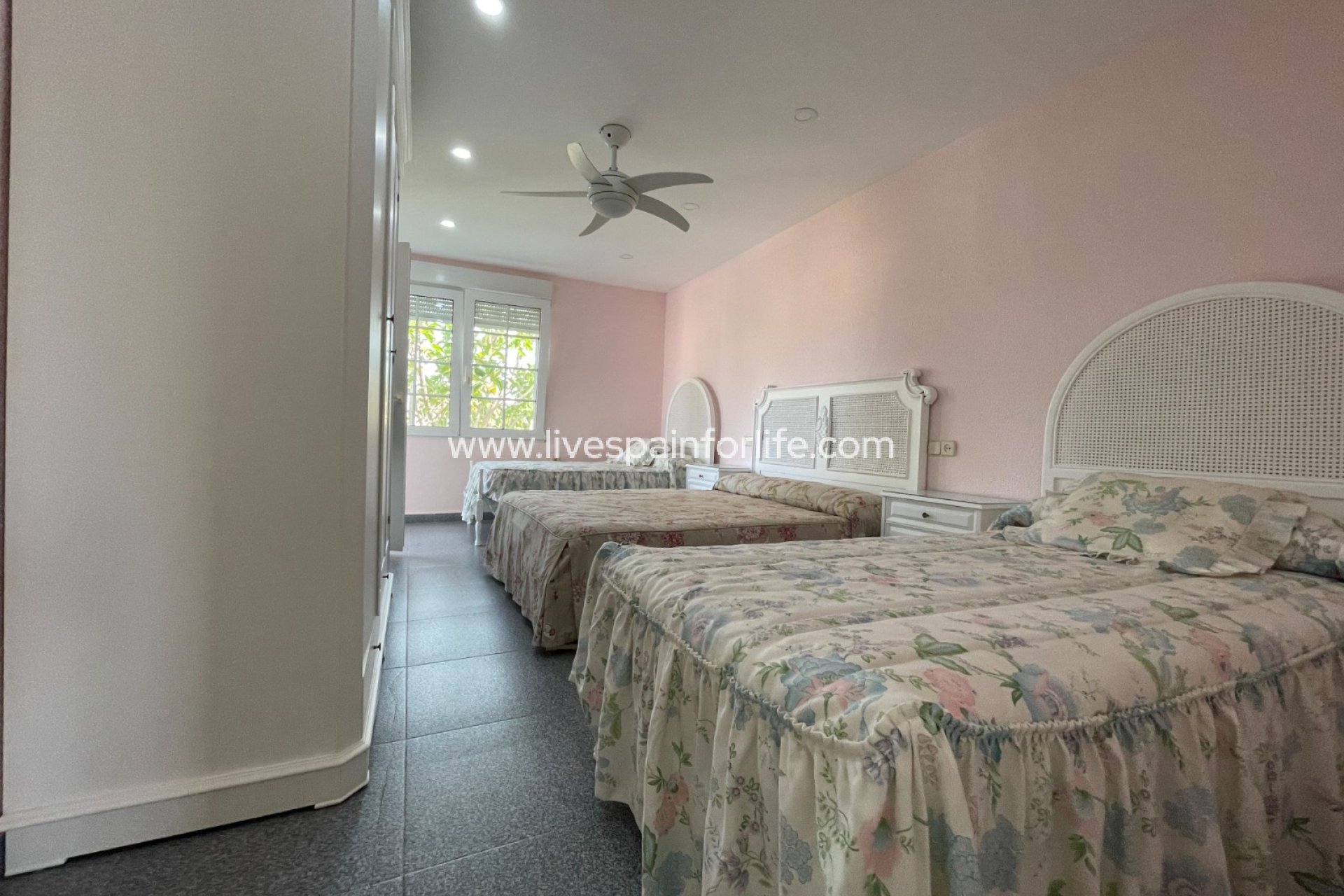 Resale - Villa (detached) -
Orihuela Costa - Cabo Roig