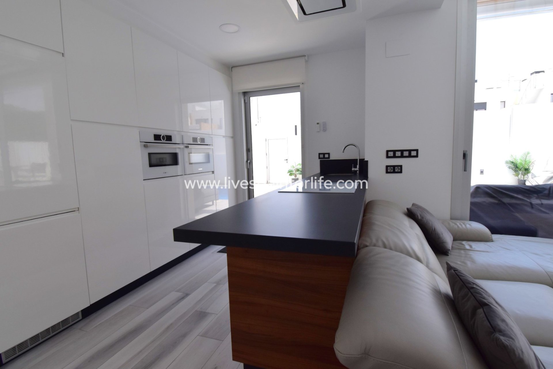 Resale - Villa (detached) -
Orihuela Costa - Lomas de Cabo Roig