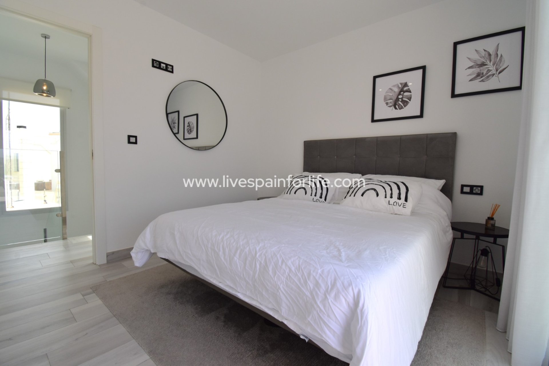 Resale - Villa (detached) -
Orihuela Costa - Lomas de Cabo Roig