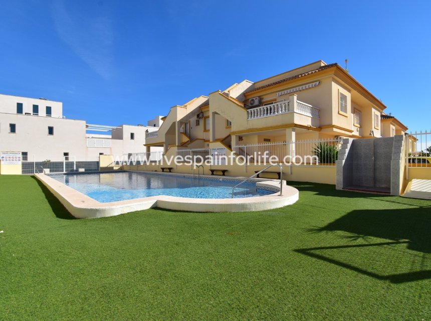 Resale - Villa (detached) -
Orihuela Costa - Playa Flamenca