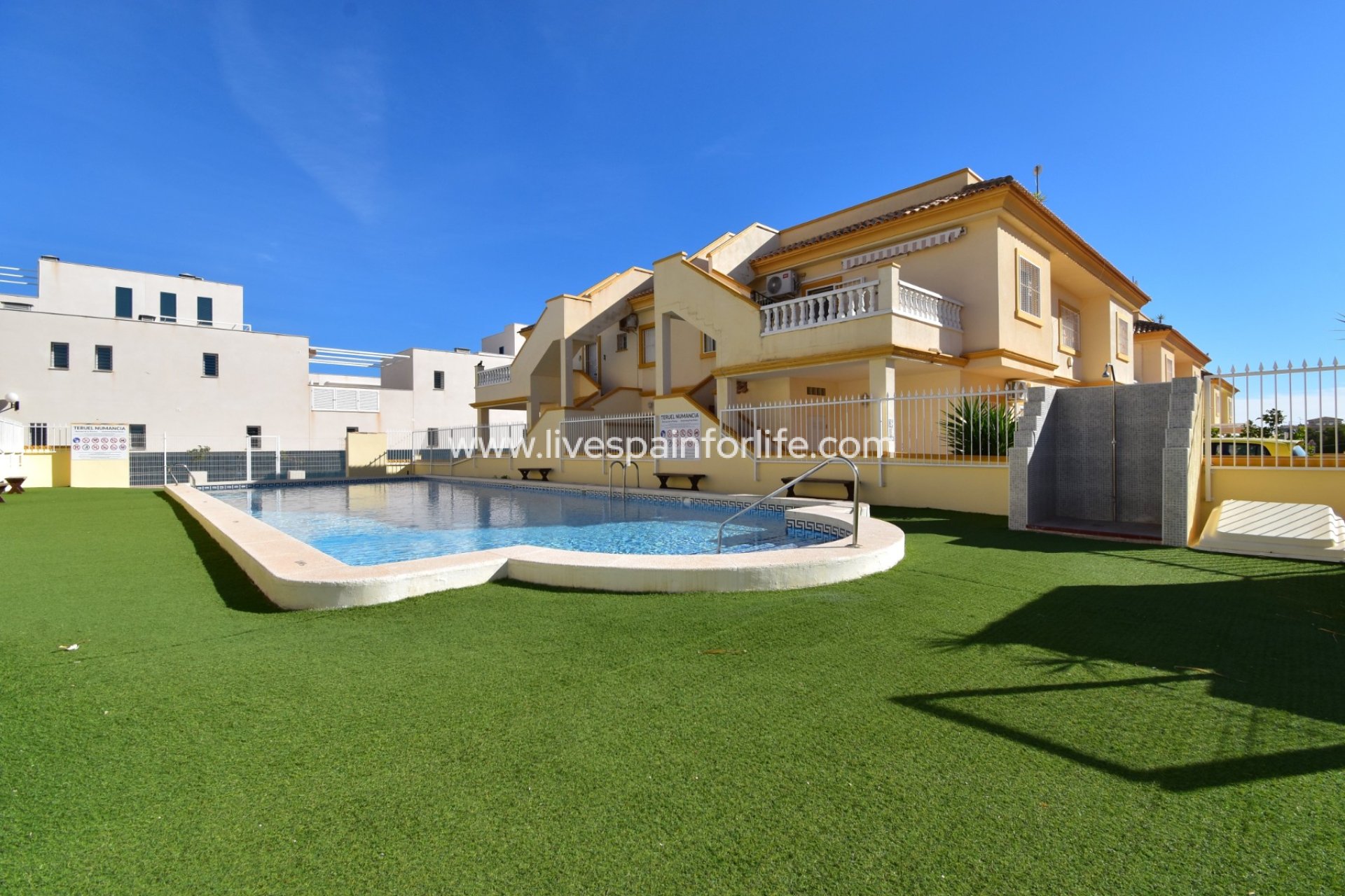 Resale - Villa (detached) -
Orihuela Costa - Playa Flamenca