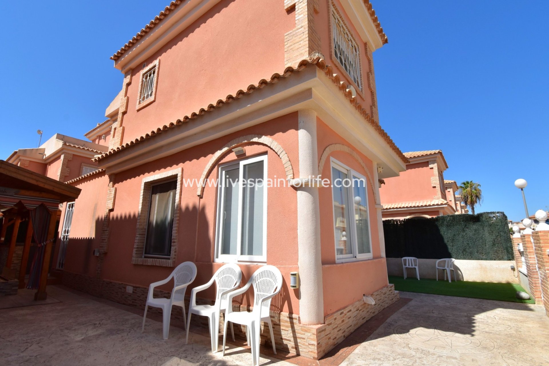 Resale - Villa (detached) -
Orihuela Costa - Playa Flamenca
