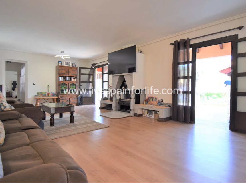 Resale - Villa (detached) -
Orihuela Costa - Villamartin