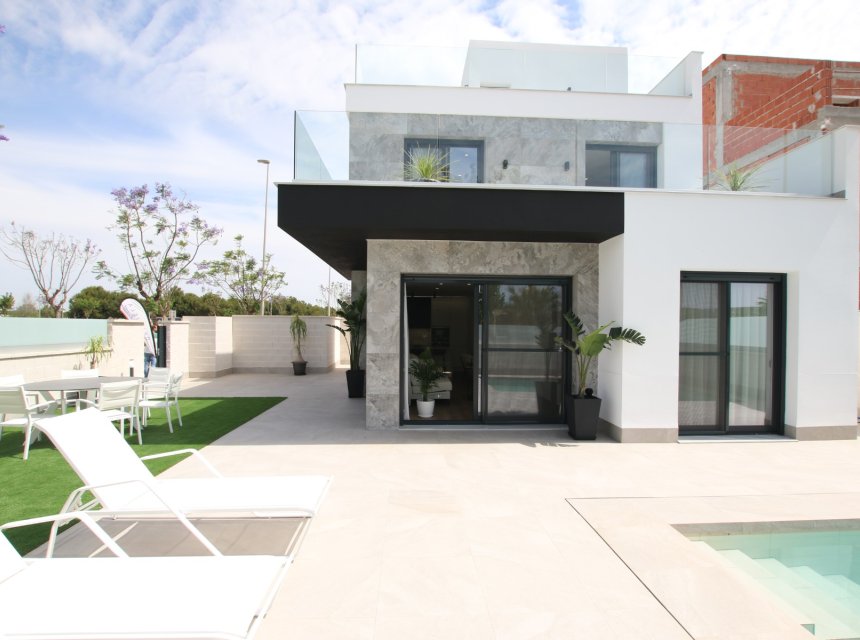 Resale - Villa (detached) -
Pilar de la Horadada