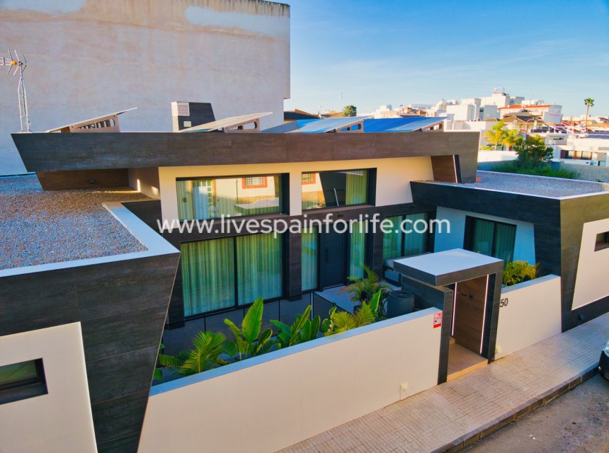 Resale - Villa (detached) -
Pilar de la Horadada