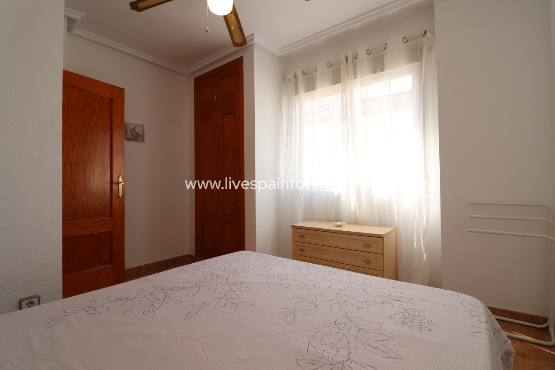 Resale - Villa (detached) -
San Miguel De Salinas - Lake View Mansions