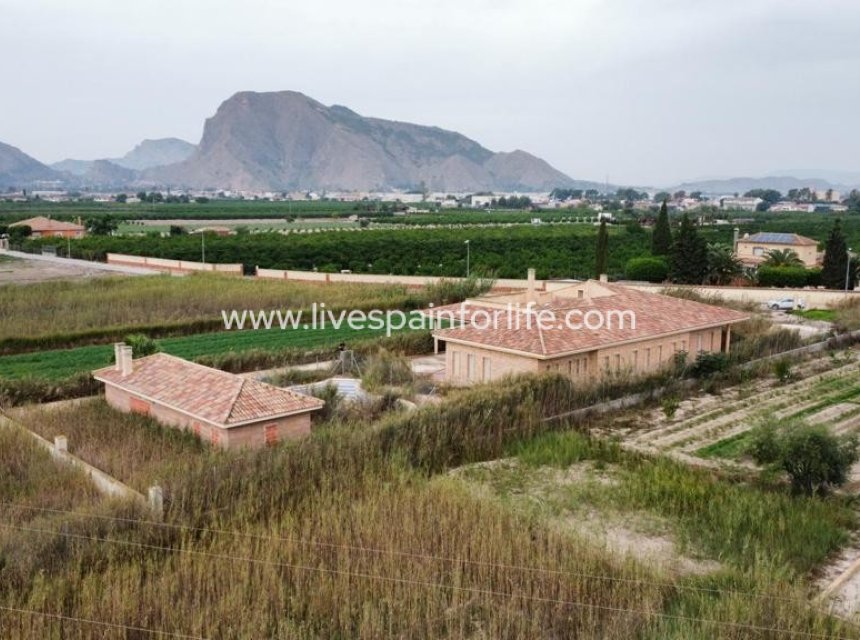 Reventa - 5. Finca / Country Property -
Alicante