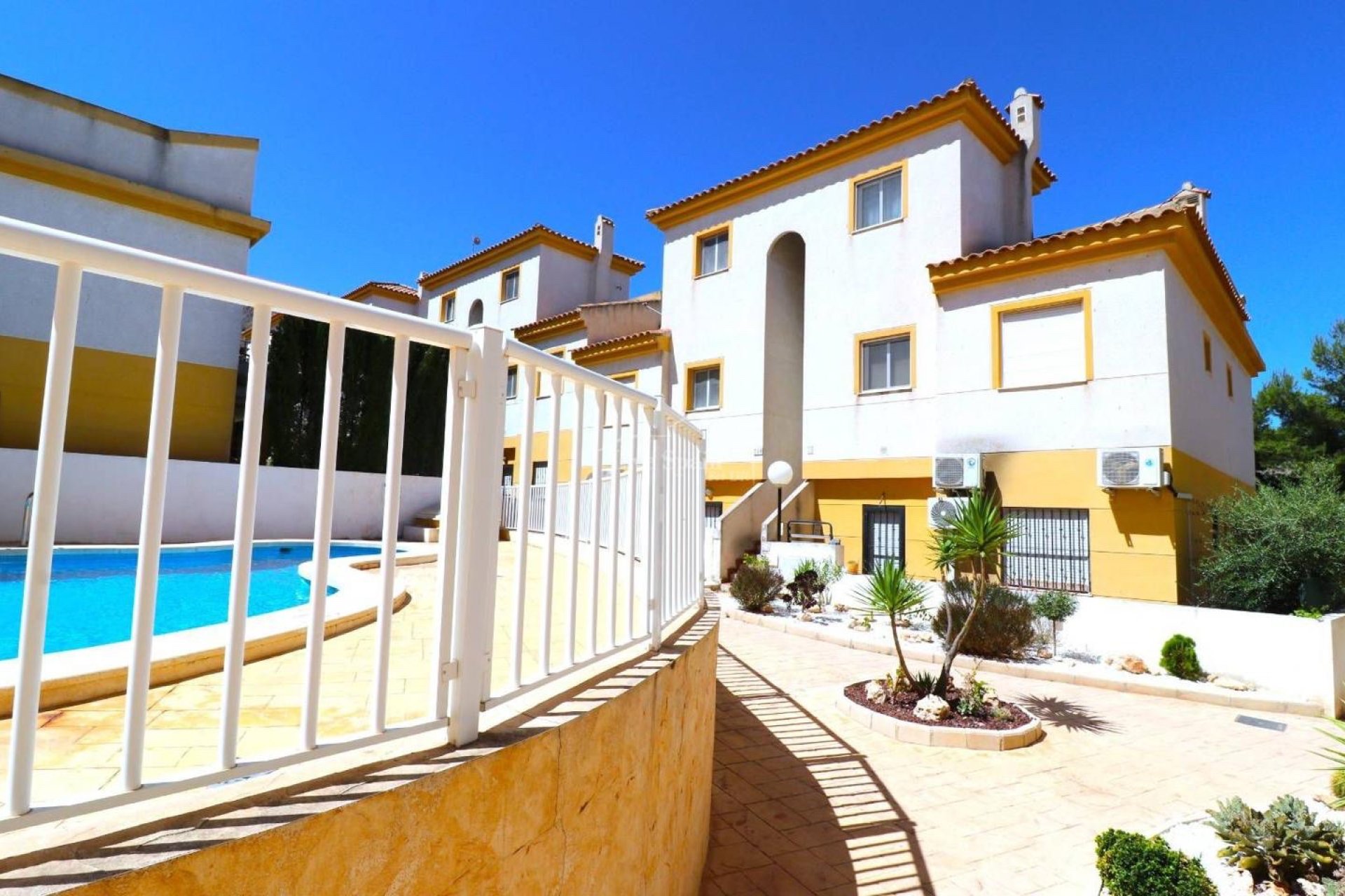 Reventa - Apartments -
Cox