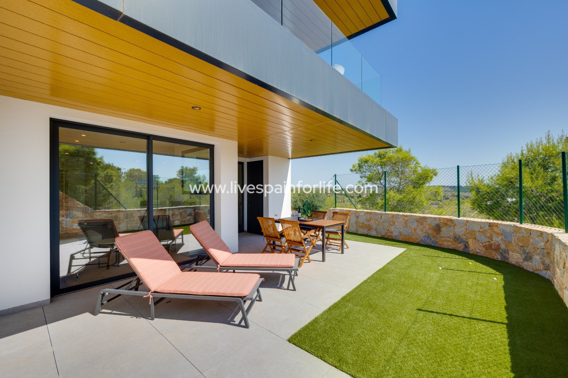 Reventa - Apartments -
Las Colinas Golf Resort