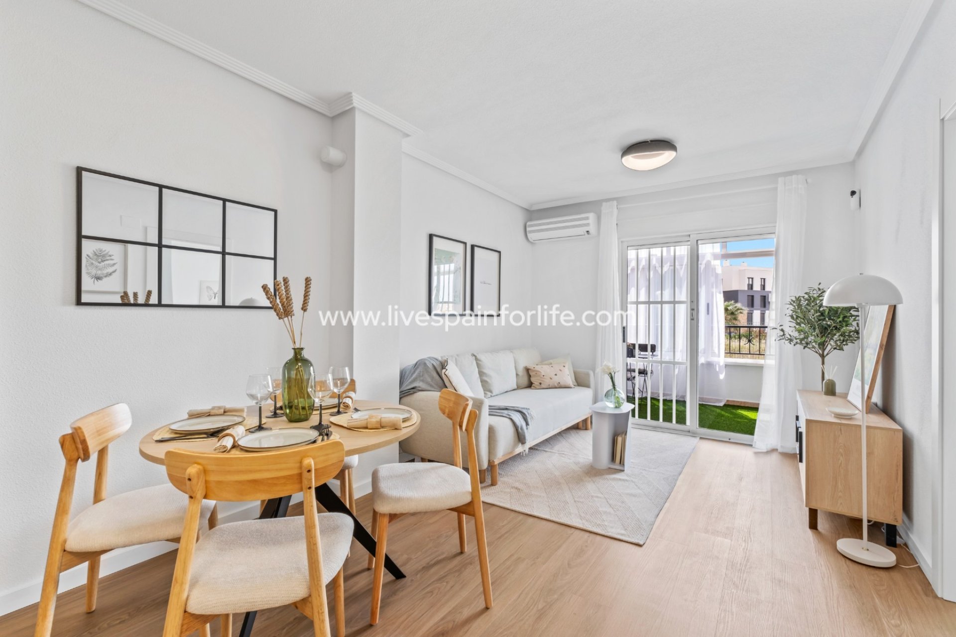 Reventa - Apartments -
Orihuela Costa - Playa Flamenca