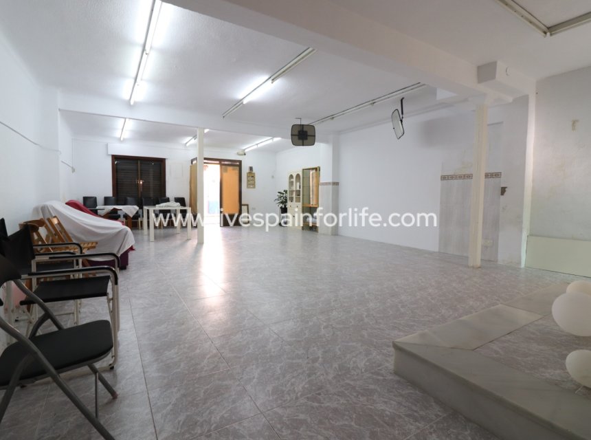 Reventa - Commercial -
Benijofar - Benijofar - Village