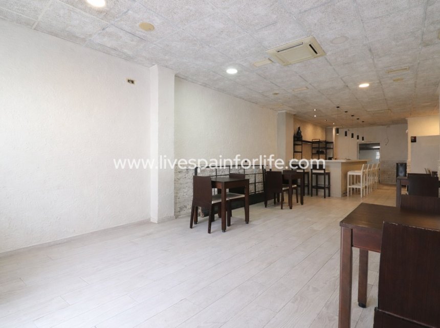 Reventa - Commercial -
Benijofar - Benijofar - Village