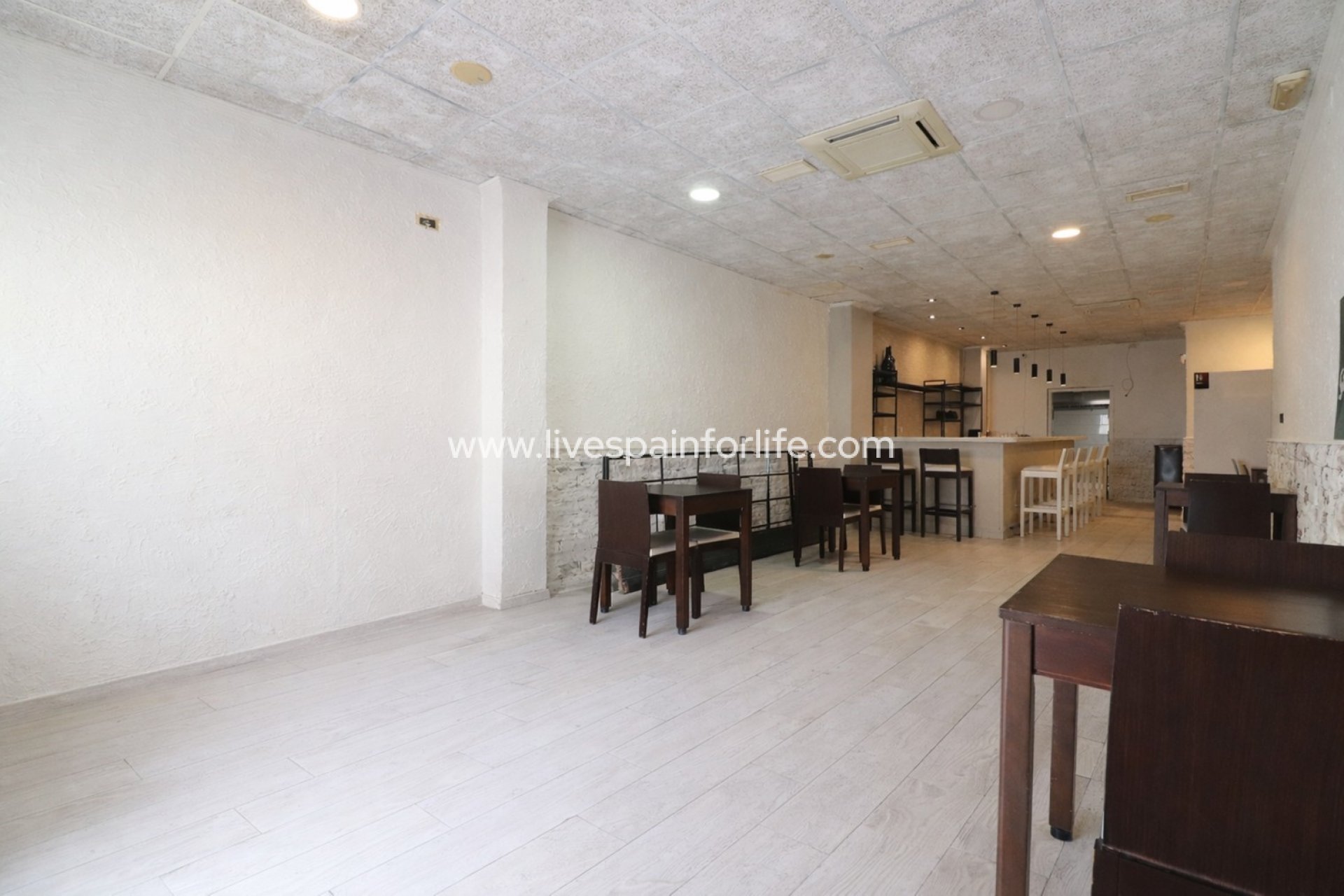 Reventa - Commercial -
Benijofar - Benijofar - Village