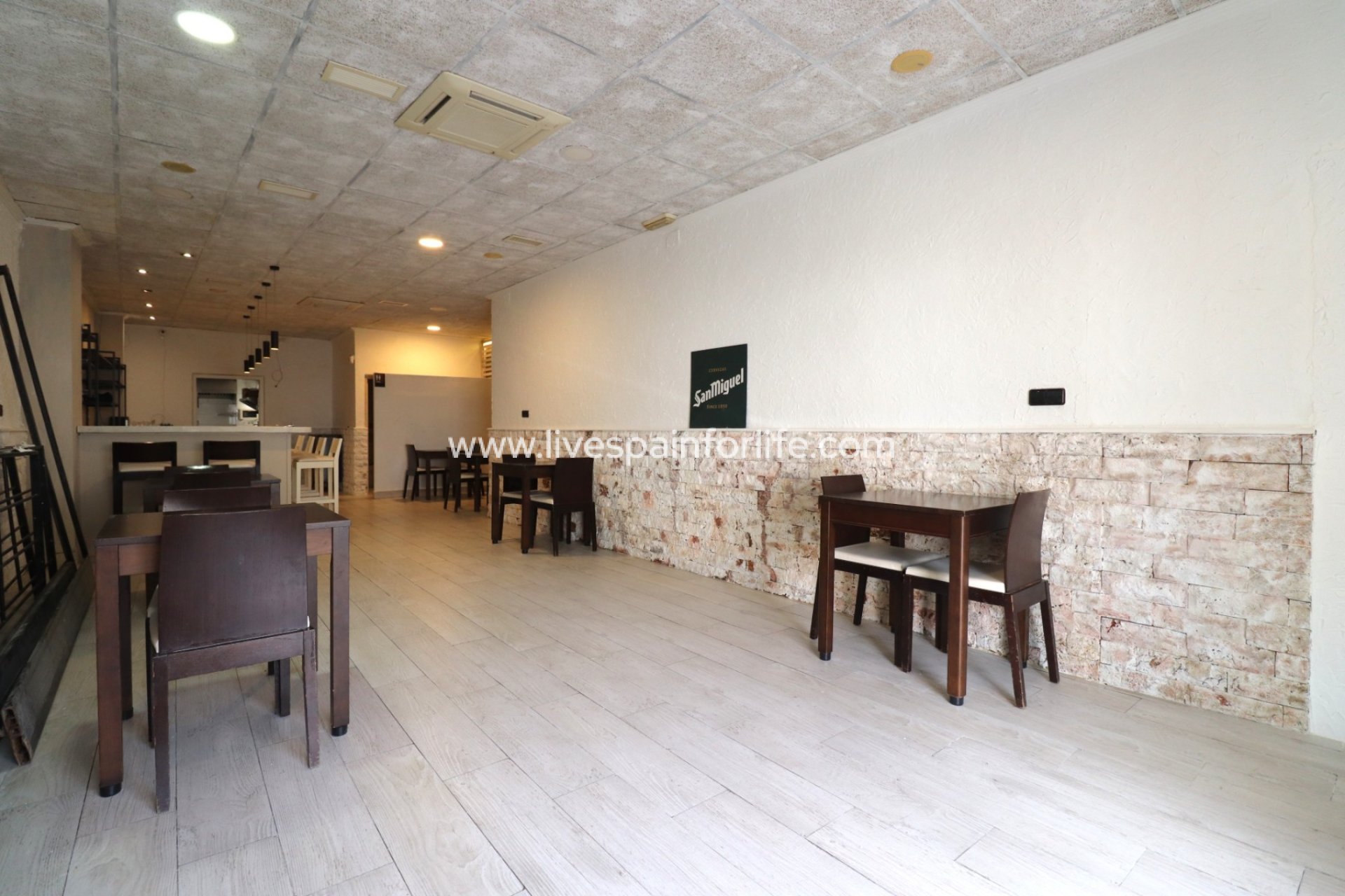 Reventa - Commercial -
Benijofar - Benijofar - Village