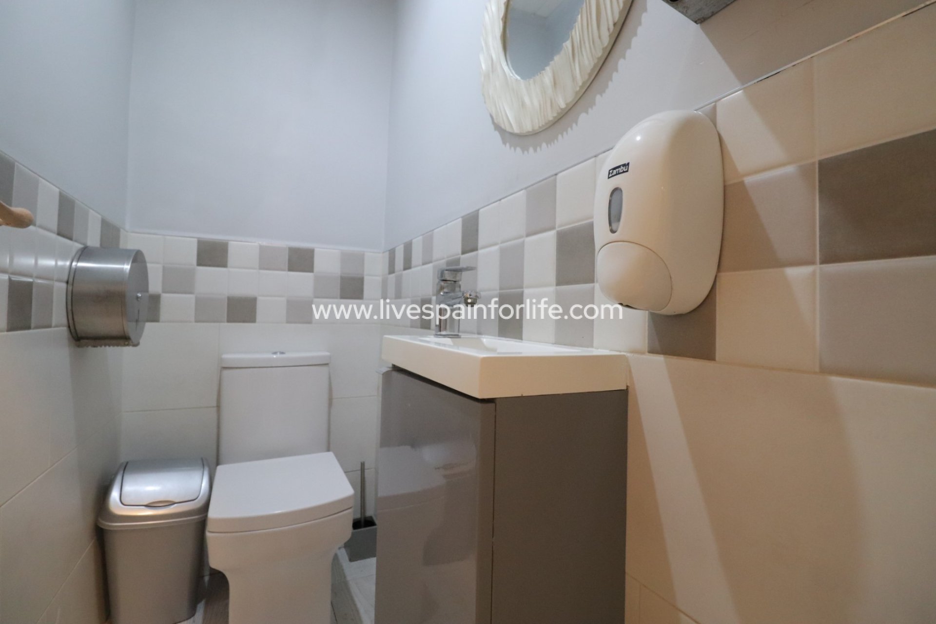 Reventa - Commercial -
Benijofar - Benijofar - Village