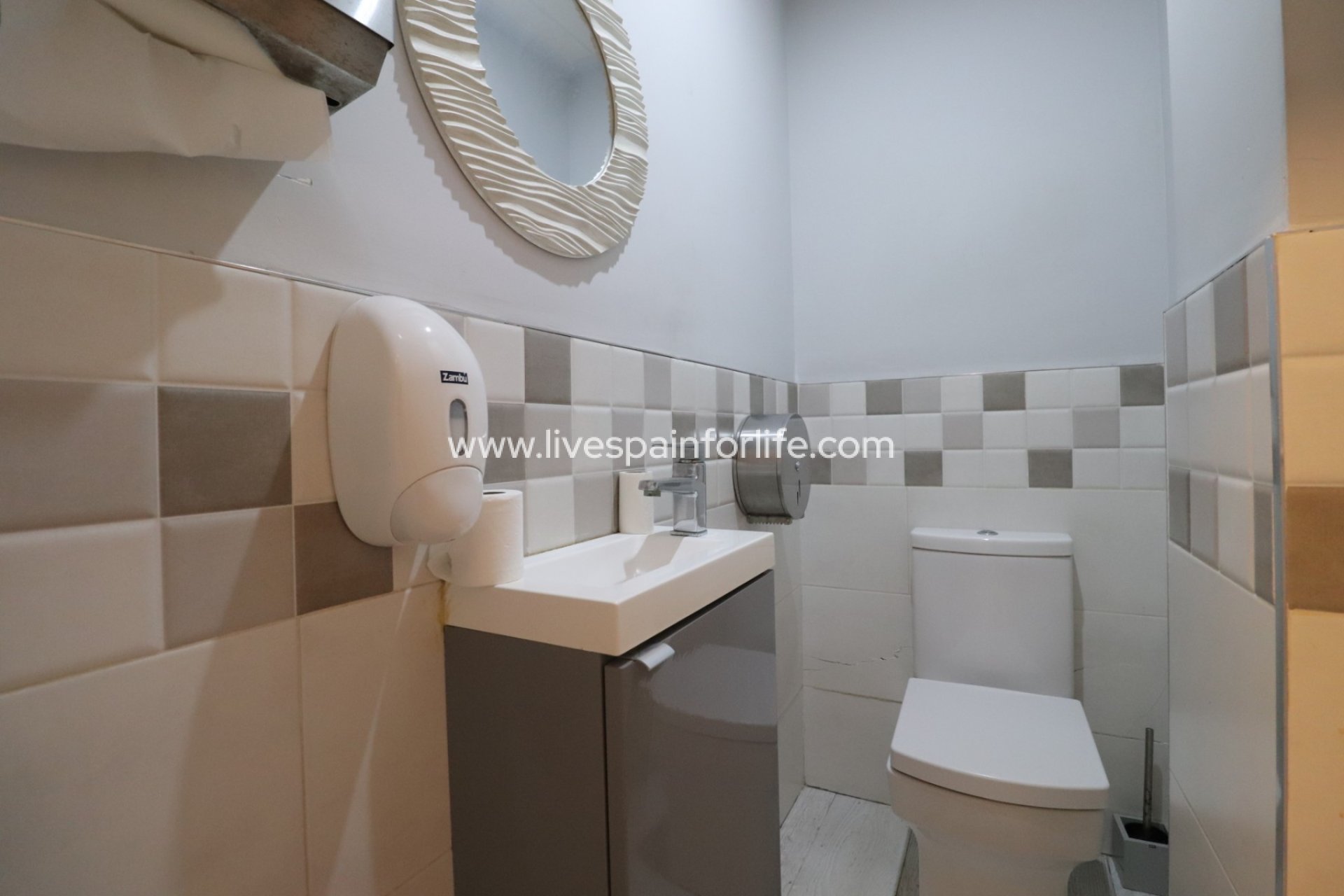 Reventa - Commercial -
Benijofar - Benijofar - Village