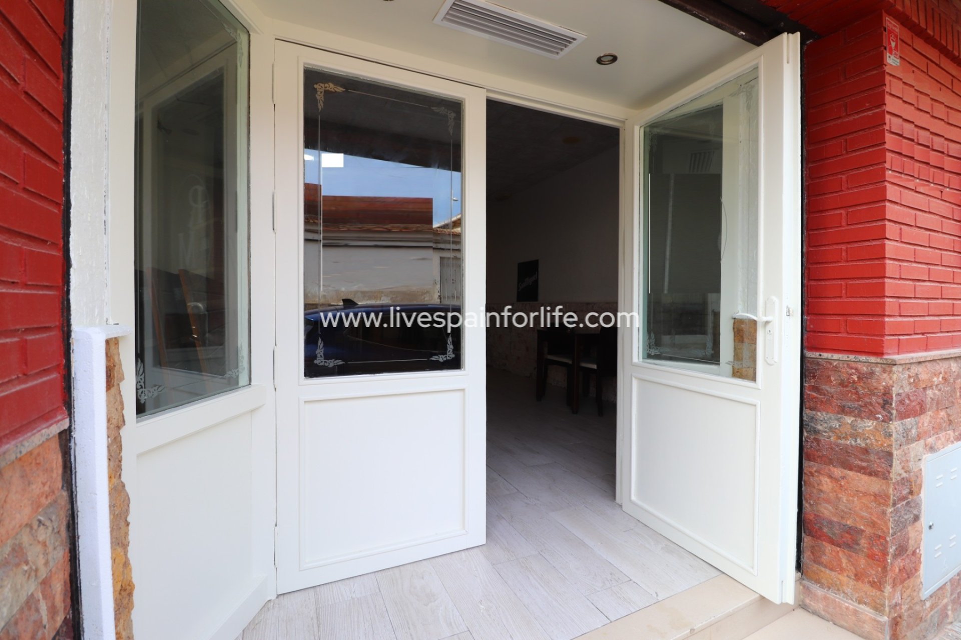 Reventa - Commercial -
Benijofar - Benijofar - Village