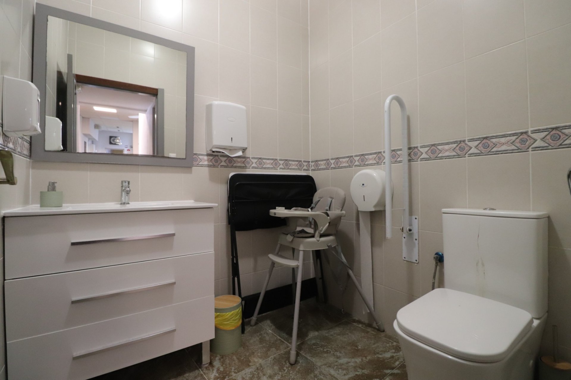 Reventa - Commercial -
Catral - Catral - Town