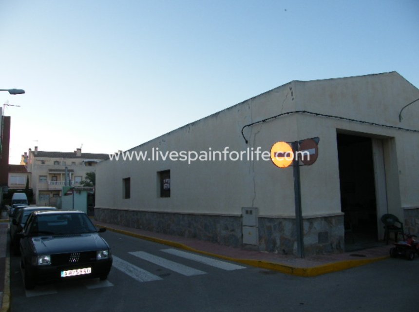 Reventa - Commercial -
Daya Vieja
